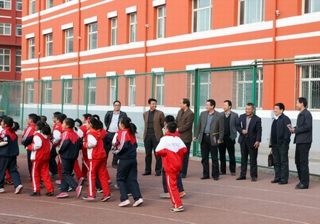 观摩体育课堂教学